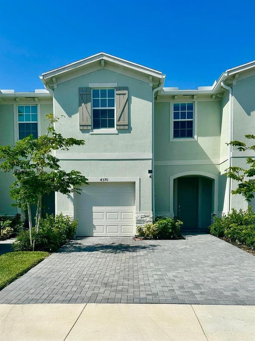4370 Pond Lily Ln, Lake Worth FL 33467
