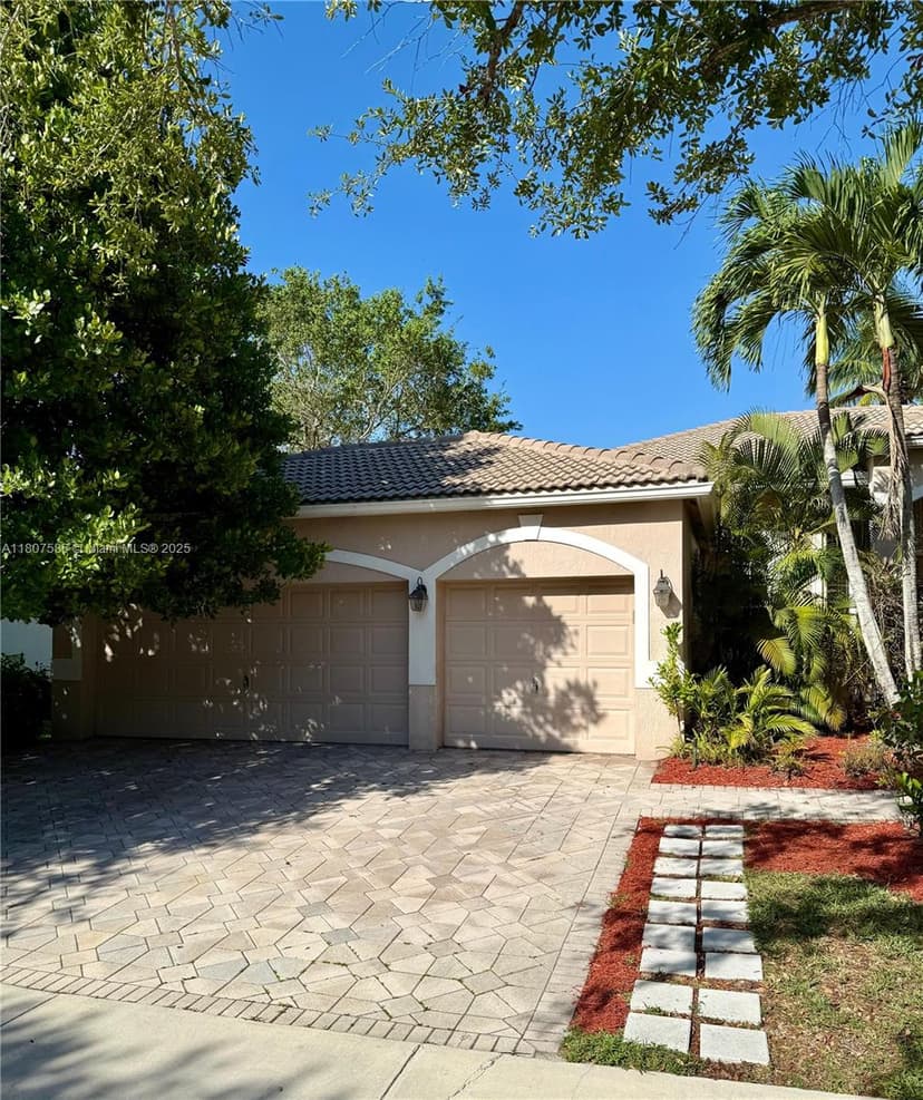 3700 Oak Ridge Ln, Weston FL 33331
