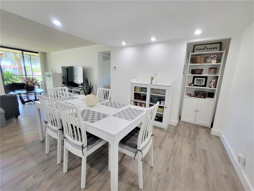 7950 W McNab Rd # 214, Tamarac FL 33321