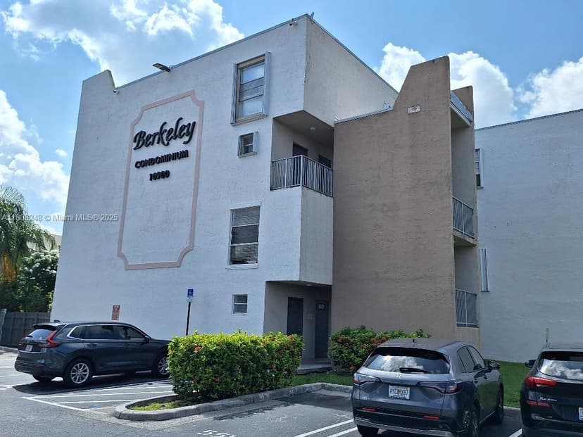 10900 SW 104th St # 121, Miami FL 33176