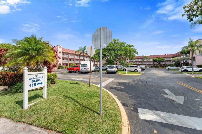9401 Sunrise Lakes Blvd # 307, Sunrise FL 33322