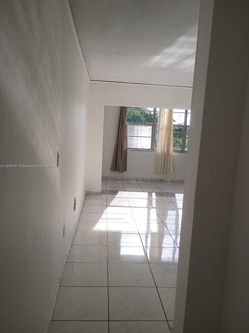 1800 SW 25th St # 2305, Miami FL 33133