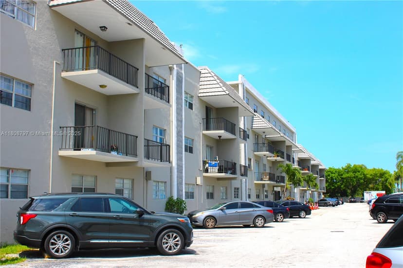 5100 SW 41st St # 214, Pembroke Park FL 33023