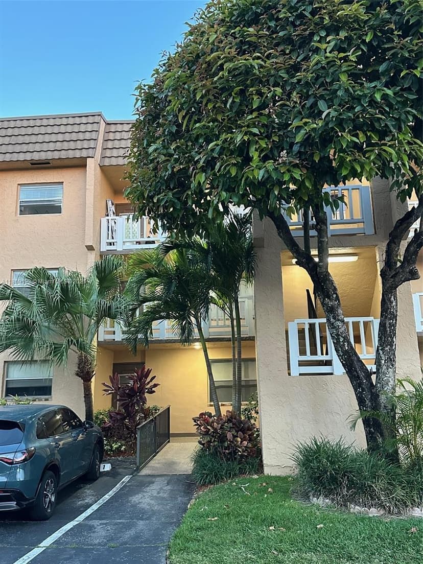 9201 Sunrise Lakes Blvd # 301, Sunrise FL 33322