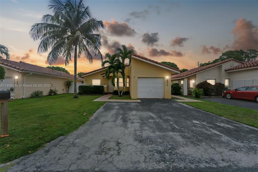 10813 SW 158th Ln, Miami FL 33157