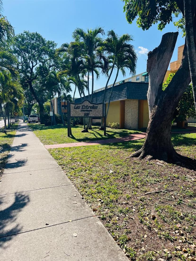 606 W 81st St # 224, Hialeah FL 33014
