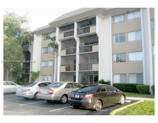 711 N Pine Island Rd # 316, Plantation FL 33324