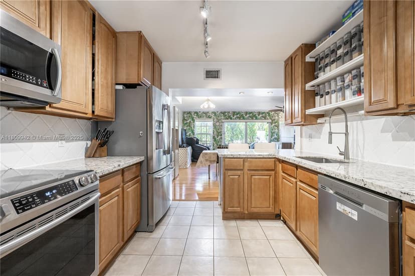 680 Tennis Club Dr # 110, Fort Lauderdale FL 33311