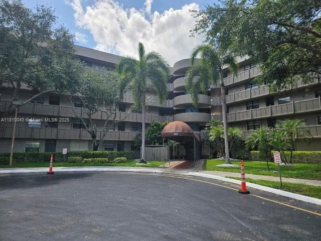 900 Colony Point Cir # 505, Pembroke Pines FL 33026