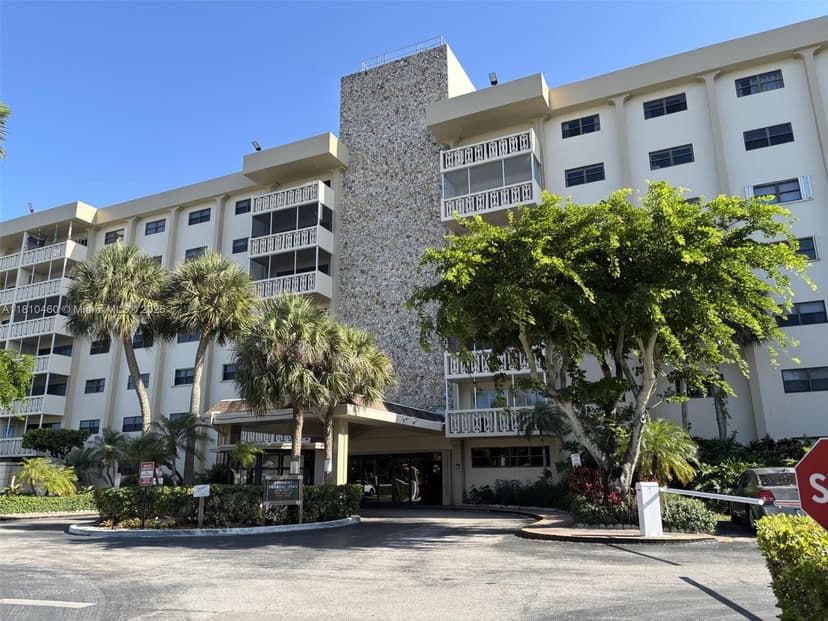 800 NE 195th St # 606, Miami FL 33179
