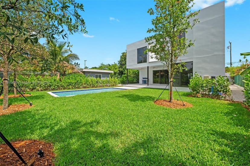 2127 SW 11th Ter, Miami FL 33135