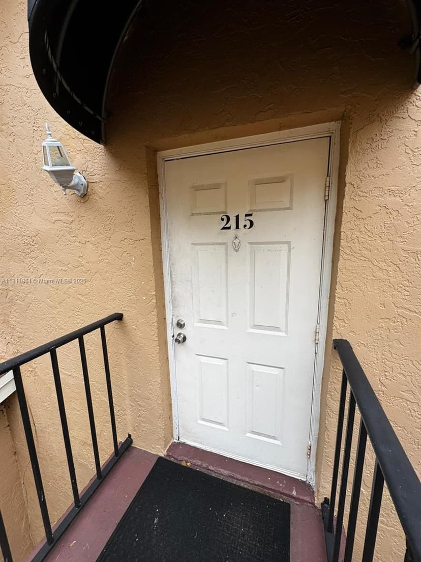 6023 10th Ave N # 215, Green Acres FL 33463