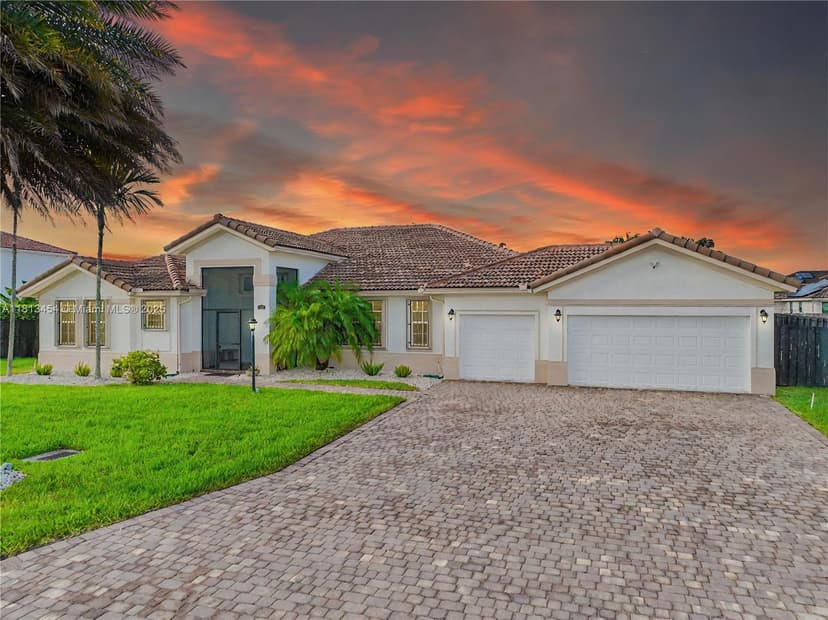 12922 SW 221st St, Miami FL 33170