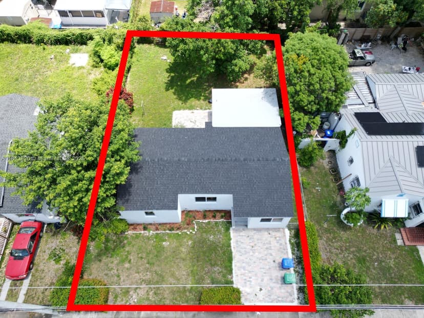 1380 NW 39th St, Miami FL 33142