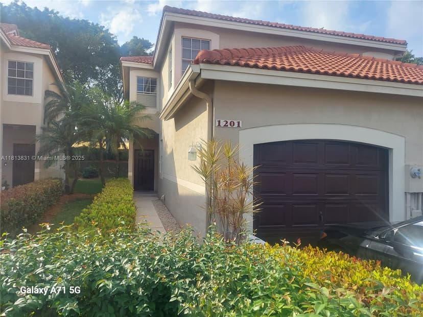 1201 Sorrento Dr, Weston FL 33326