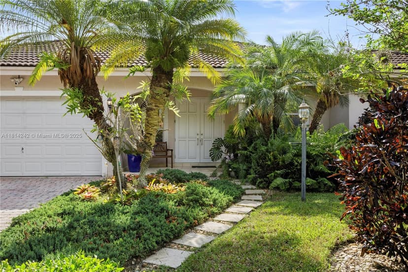 9339 SW 98th Pl, Miami FL 33176
