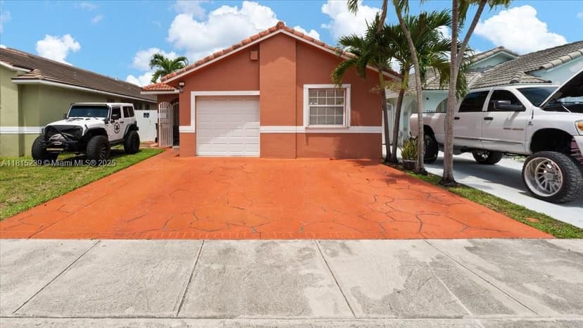 7568 W 4th Ct, Hialeah FL 33014
