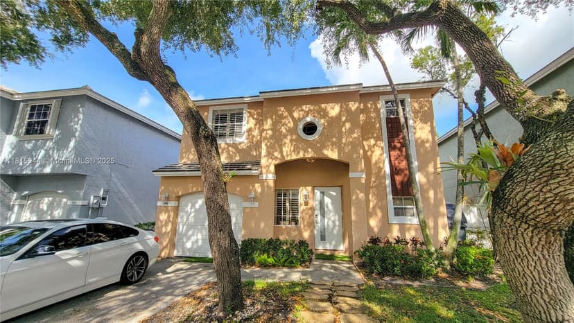 9894 NW 2nd Ct, Plantation FL 33324