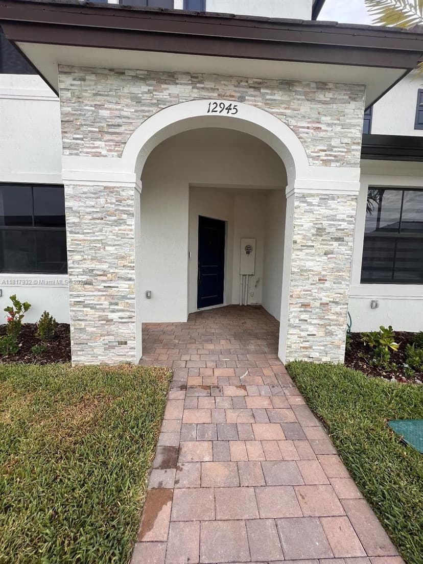 12945 SW 232nd Ln, Homestead FL 33032