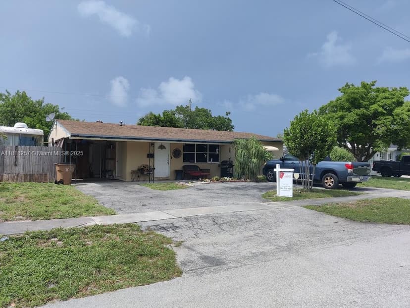 401 SE 4th St, Deerfield Beach FL 33441