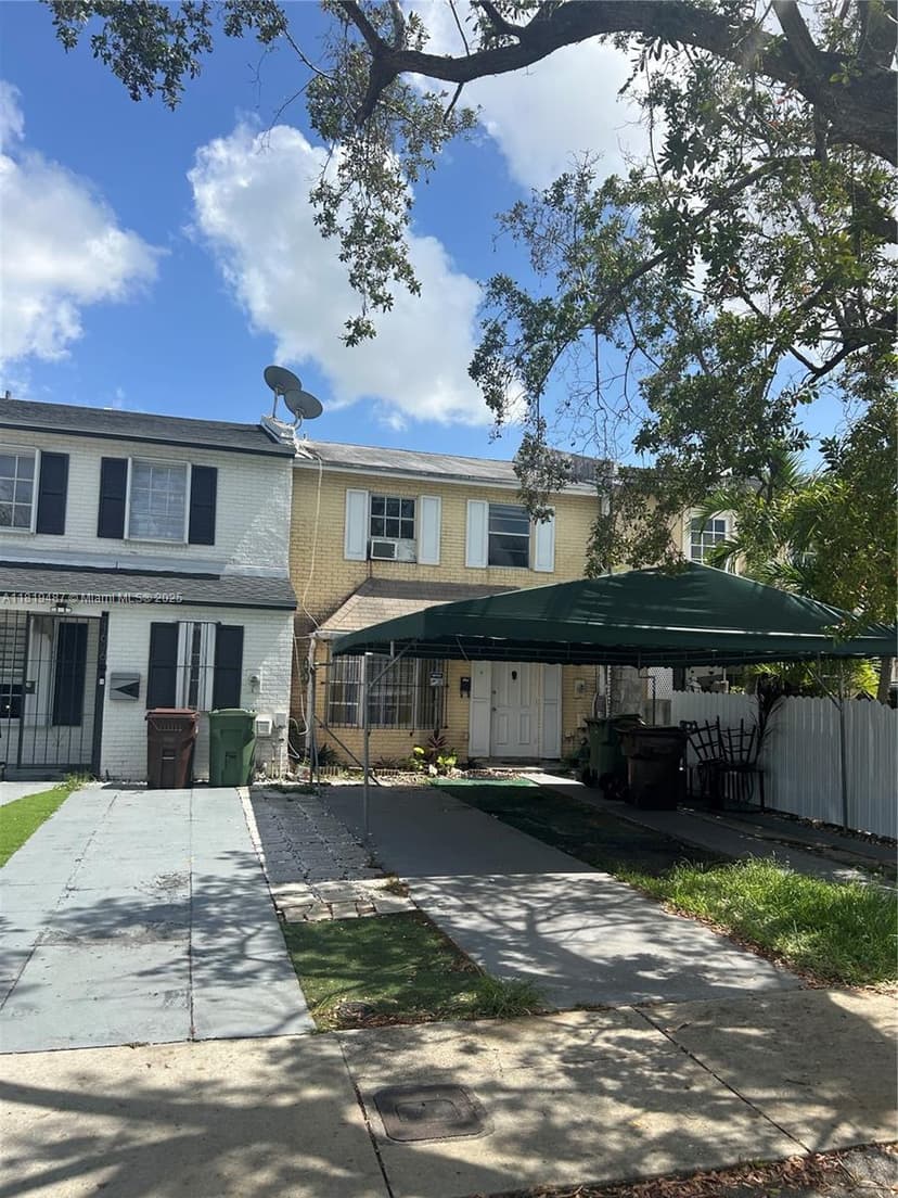 1680 W 72nd St, Hialeah FL 33014