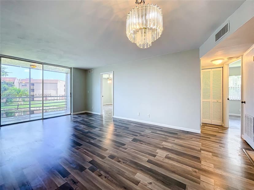9850 Sunrise Lakes Blvd # 212, Sunrise FL 33322