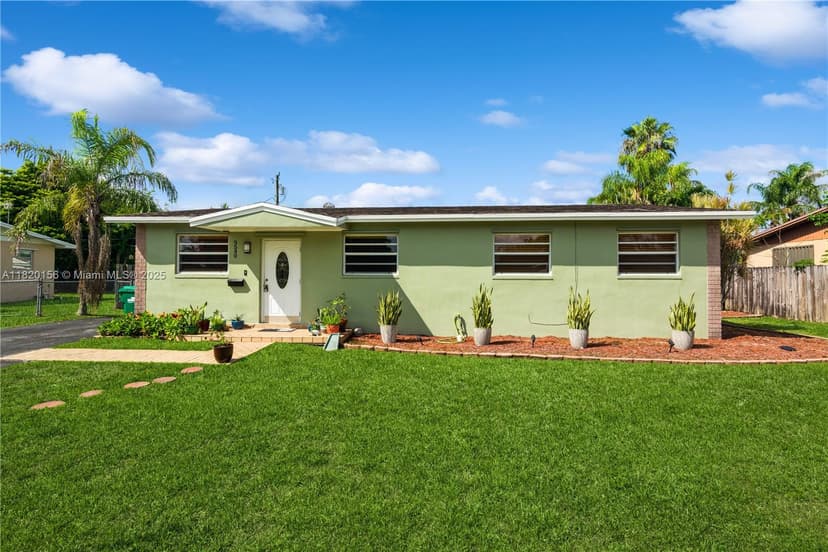 9540 Lisa Rd, Cutler Bay FL 33157