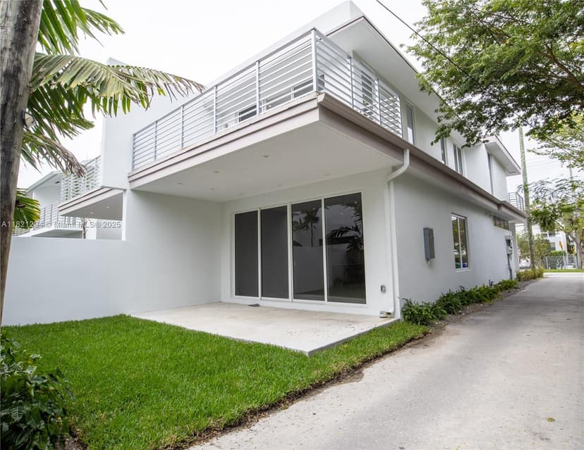3374 Day ave # A, Miami FL 33133