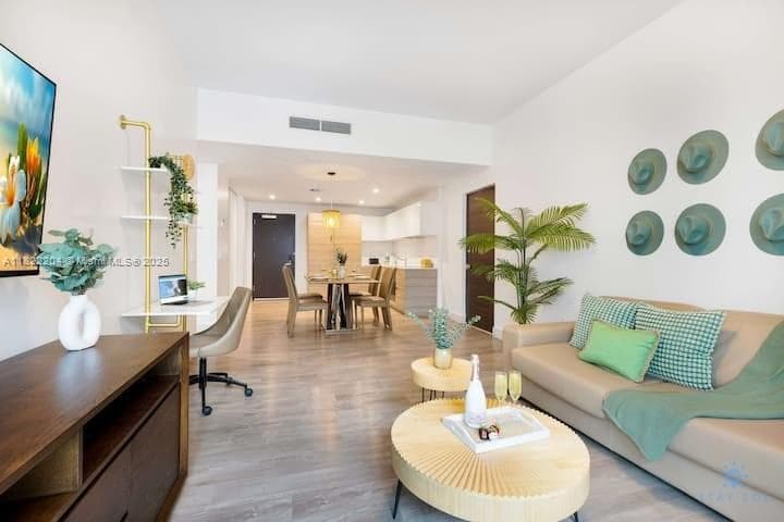 777 N Ocean Dr # N521, Hollywood FL 33019