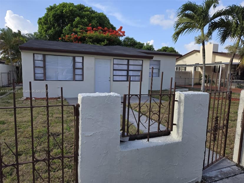 257 E 38th St, Hialeah FL 33013