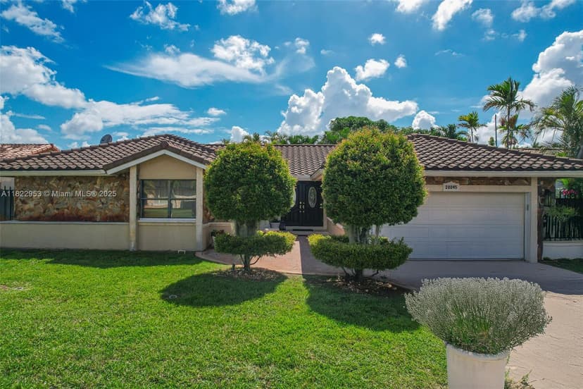 20045 NW 65th Ct, Hialeah FL 33015