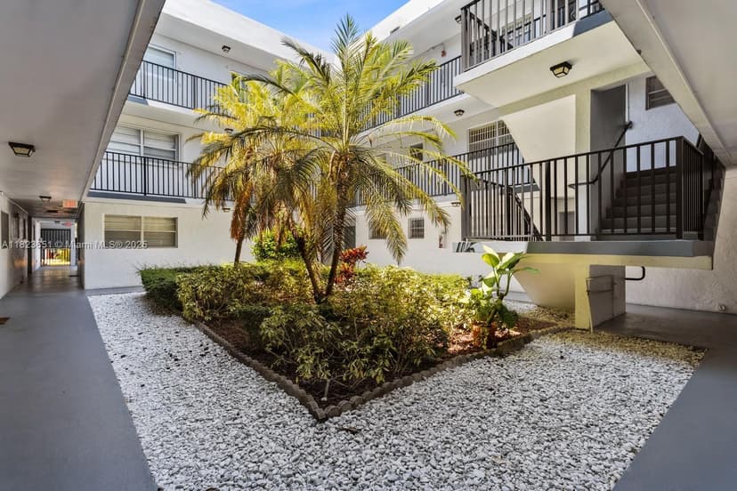 1800 SW 25th St # 2102, Miami FL 33133