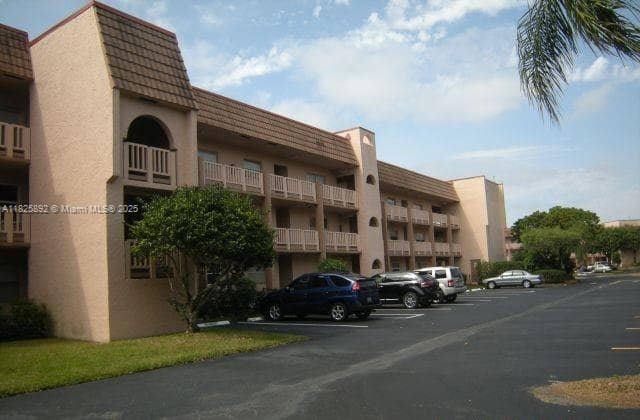 9841 Sunrise Lakes Blvd # 310, Sunrise FL 33322