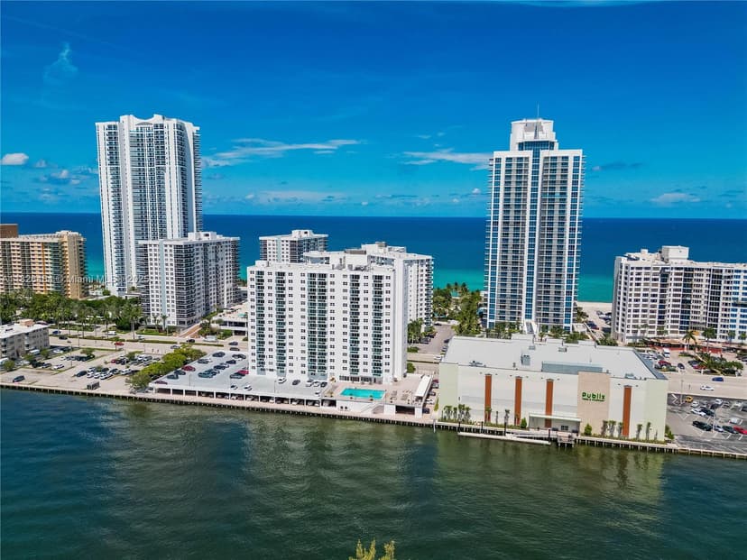 3000 S Ocean Dr # 702, Hollywood FL 33019