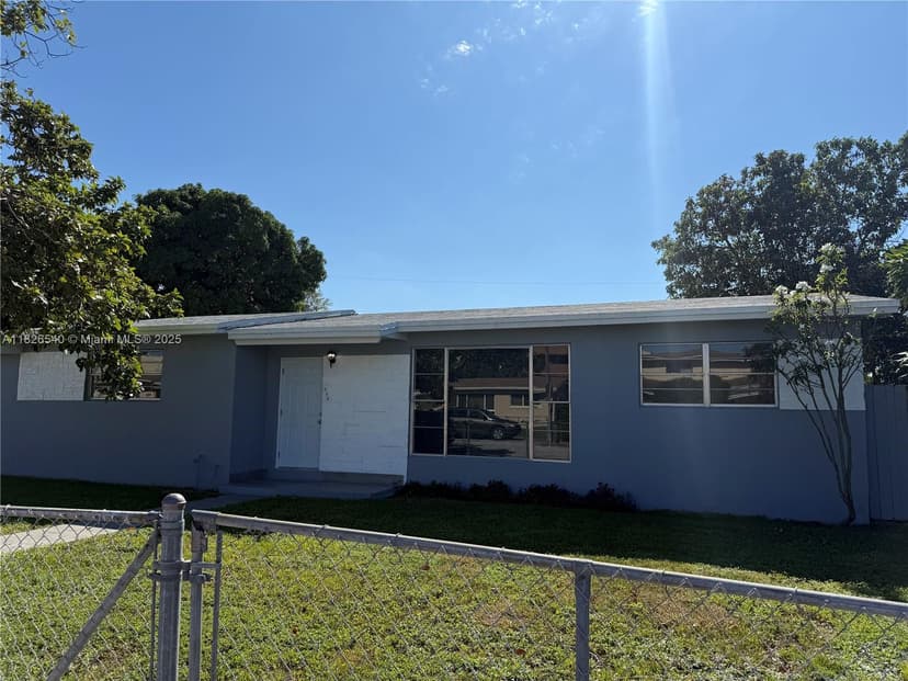 954 W 72nd Pl, Hialeah FL 33014