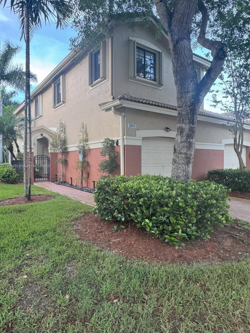 3891 Tree Top Dr, Weston FL 33332