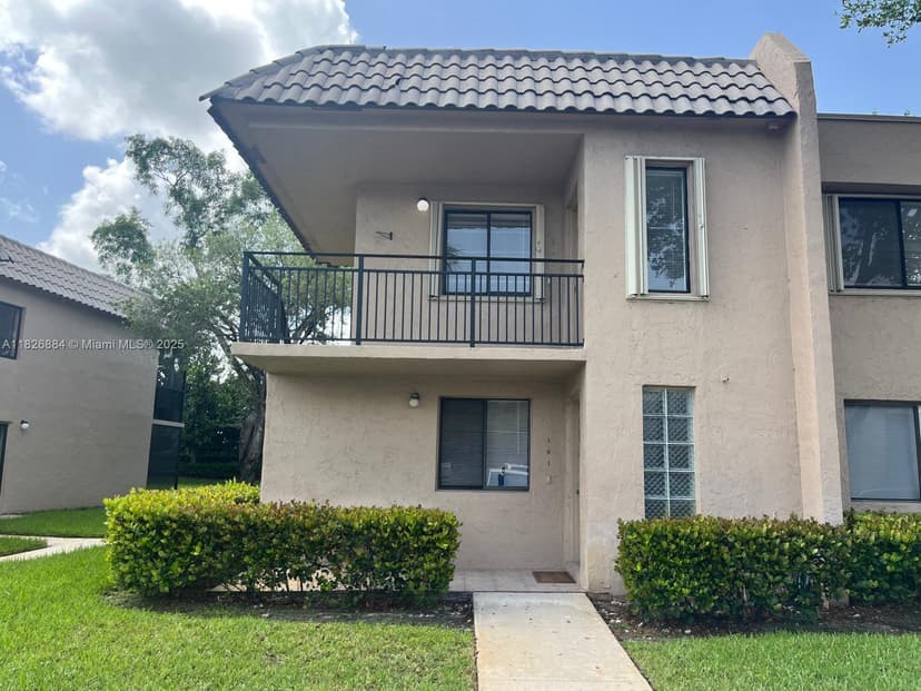 370 Racquet Club Rd # 101, Weston FL 33326