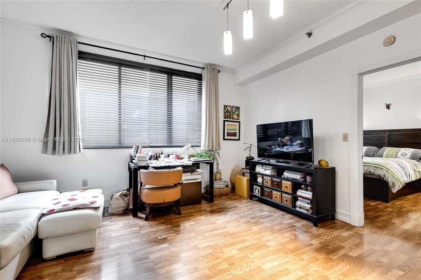 540 Brickell Key Dr # 210, Miami FL 33131