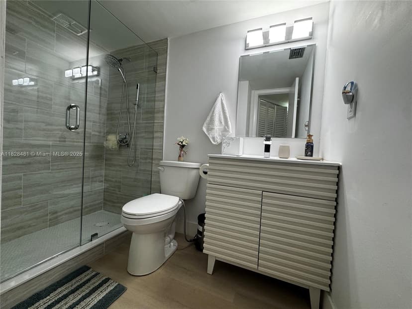 19 Abbey Ln # 108, Delray Beach FL 33446