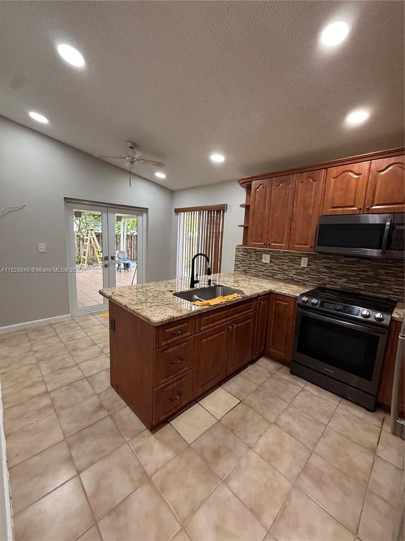 19926 NW 67th Pl, Hialeah FL 33015