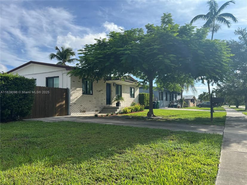 10035 Pan American Dr, Cutler Bay FL 33189