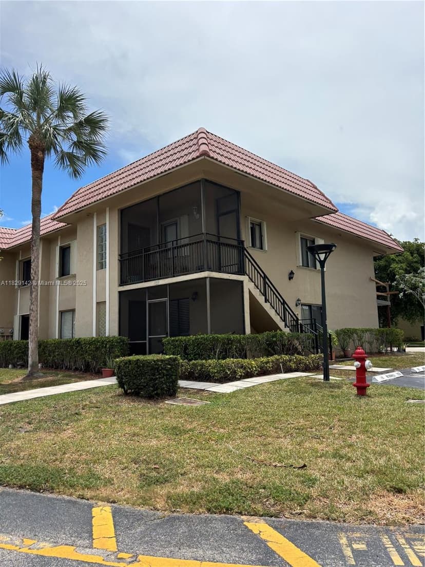 310 LAKEVIEW DR # 201, Weston FL 33326