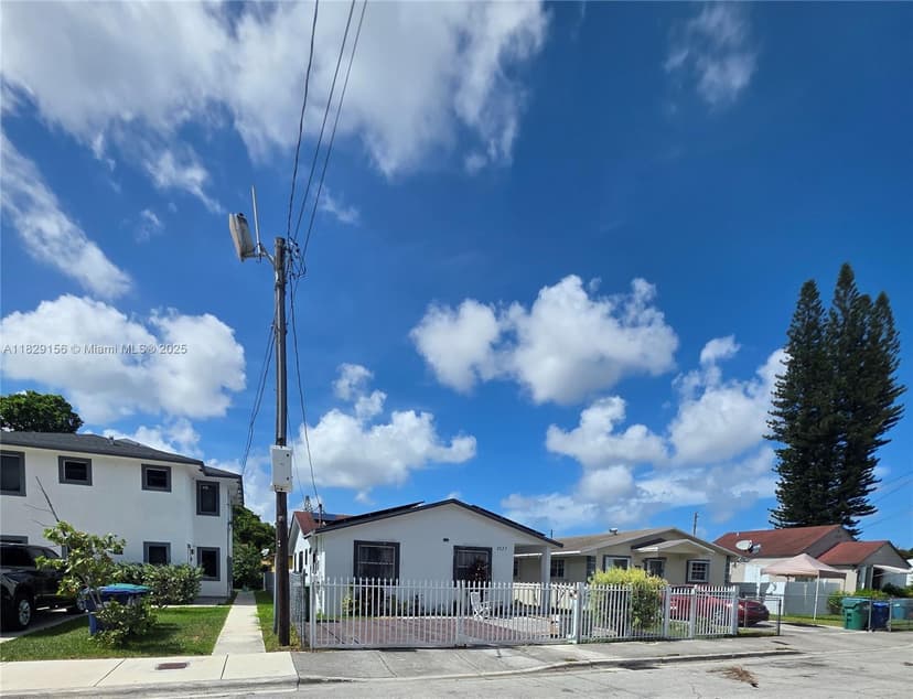 2237 NW 50th St, Miami FL 33142