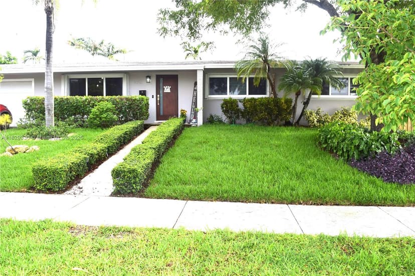 9355 SW 181st St, Palmetto Bay FL 33157