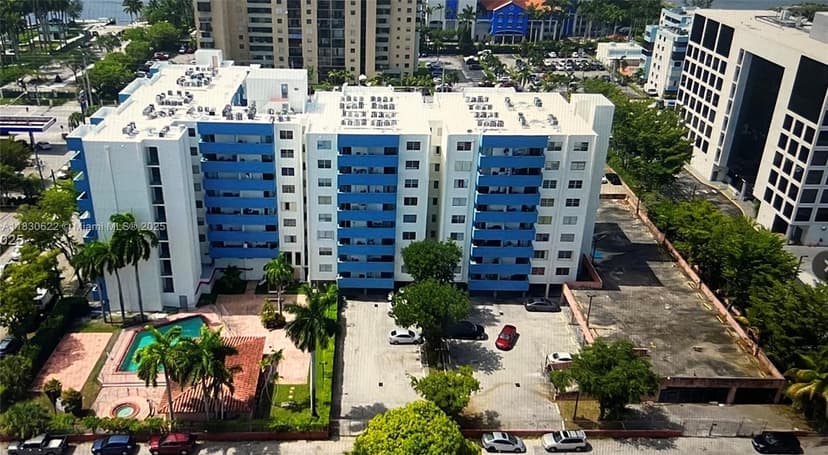 5050 NW 7th St # 709, Miami FL 33126
