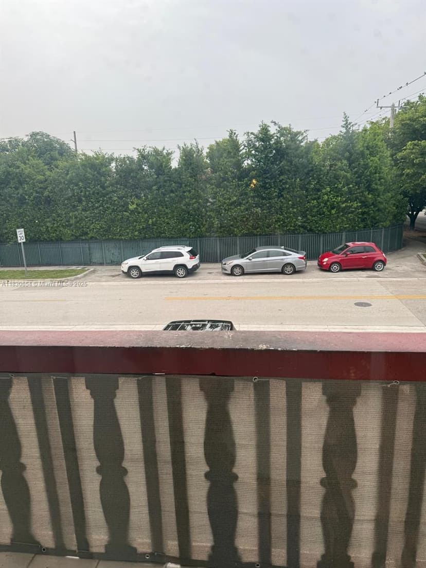 1000 W 28 St # 15, Hialeah FL 33010