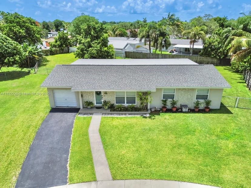 9360 SW 185th St, Cutler Bay FL 33157