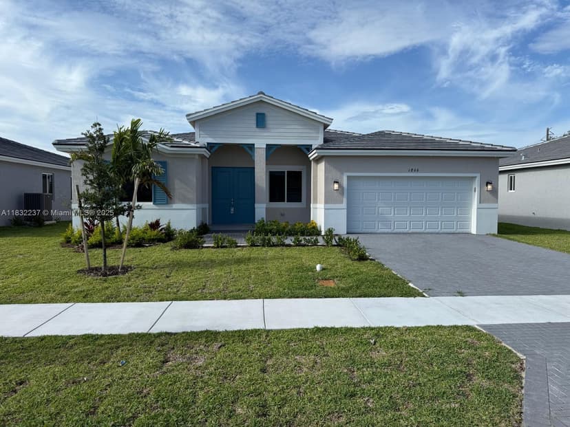 1866 NE 1st St, Homestead FL 33033