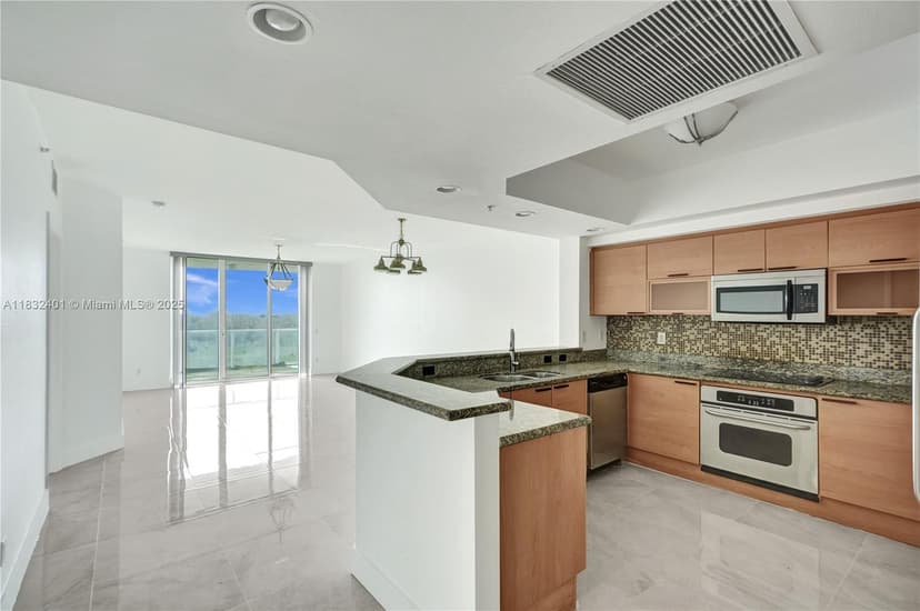 14951 Royal Oaks Ln # 806, North Miami FL 33181