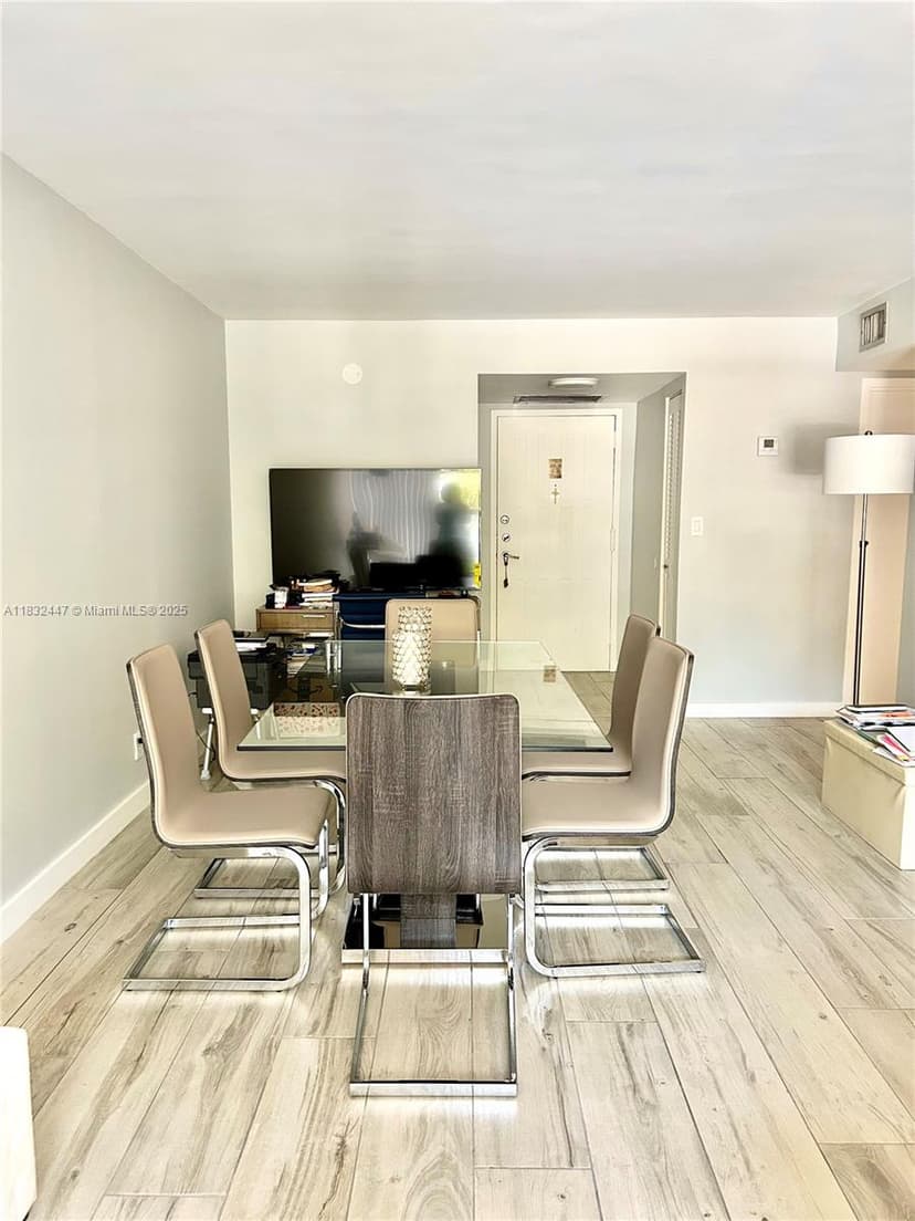 600 Parkview Dr # 204, Hallandale Beach FL 33009